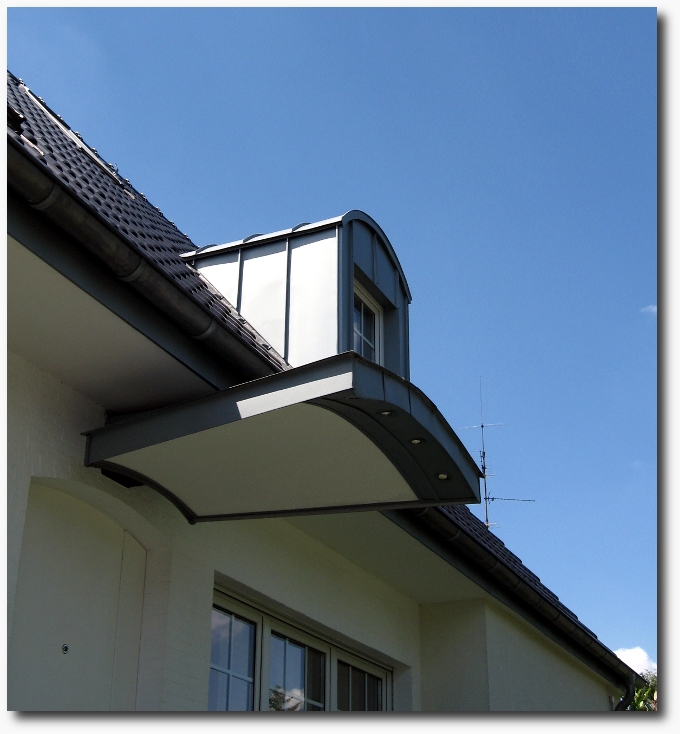 Verkleidung Kragplatte mit Zink vorbewittert