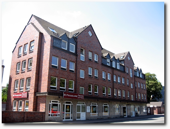 Wohn- u. Geschäftshaus Dacheindeckung Tonziegel