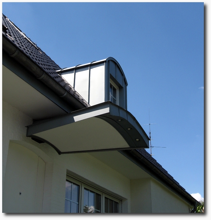 Tonnengaube mit Zinkeindeckung