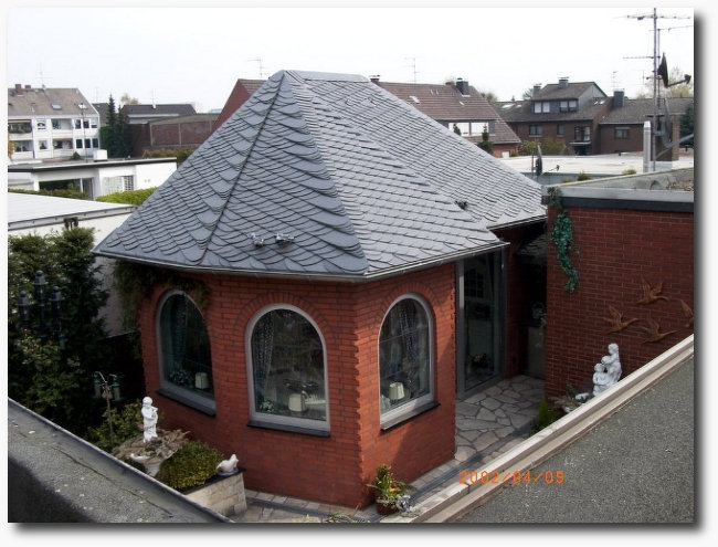 Gartenpavillion mit Naturschiefer in Altdeutscher Deckung